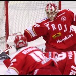 Ljungby 2012-02-17 Ishockey HockeyAllsvenskan IF Troja-Ljungby - Örebro: Troja Ljungby målvakt 35 Trevor Koenig